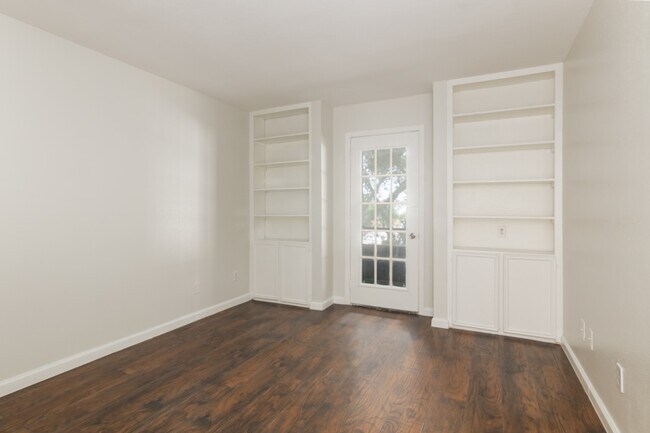 Building Photo - 10555 Turtlewood Ct