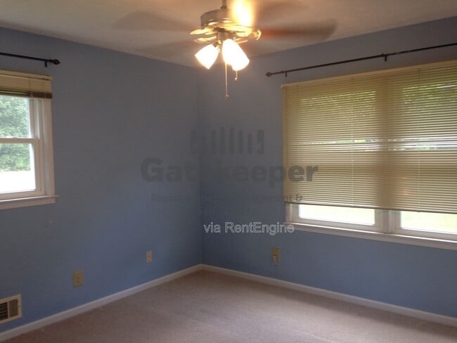 Building Photo - 105 Timberlane Trail