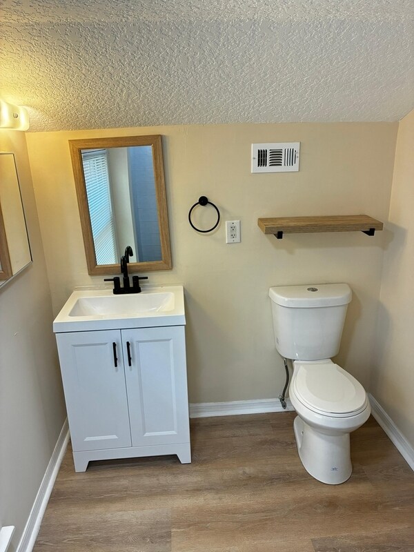 Building Photo - 2738 Riverside Ave