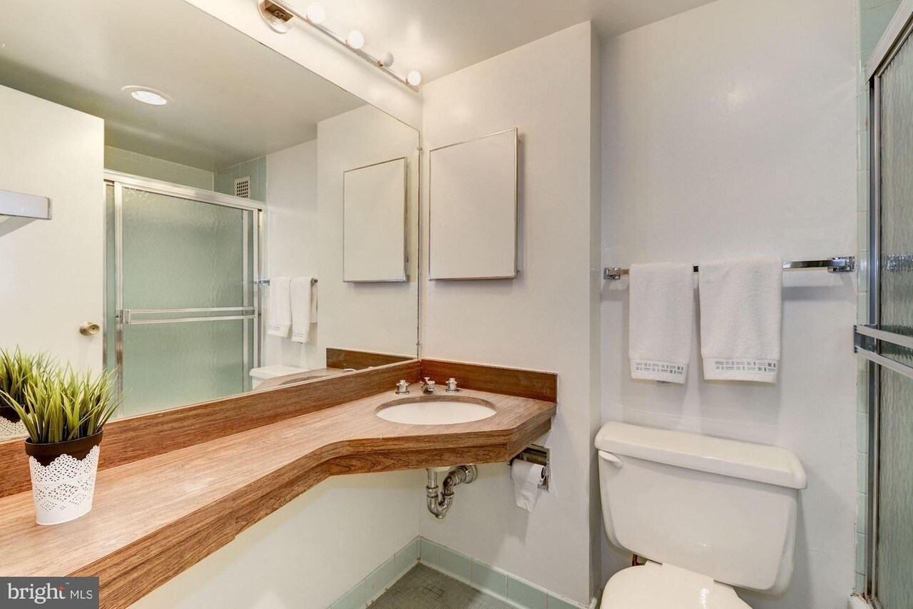 Building Photo - 950 25th St NW