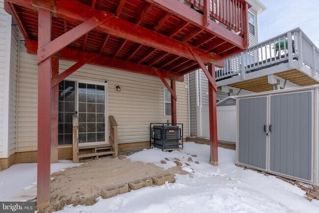 Building Photo - 806 Maury Ave