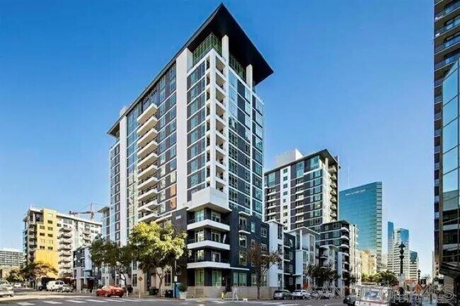 Building Photo - 425 W Beech St