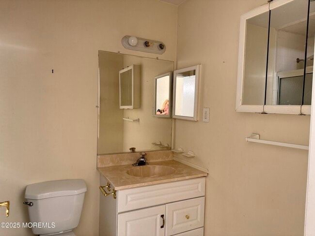Building Photo - 561B Malvern Ct