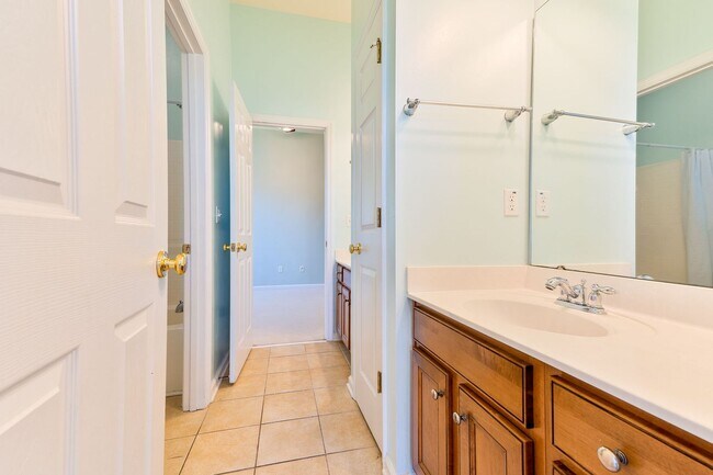 Building Photo - Elegant Two-Story Home in Tanner Plantation!