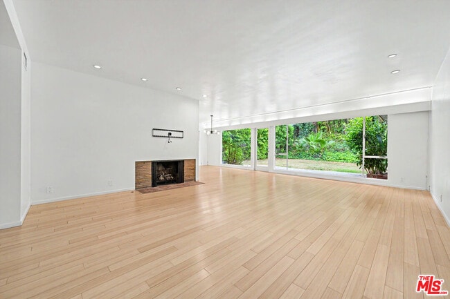 Building Photo - 9512 Duxbury Ln