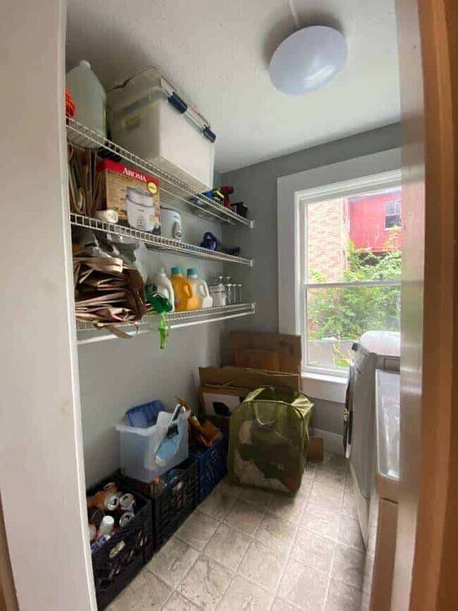 Building Photo - 49 Walnut St