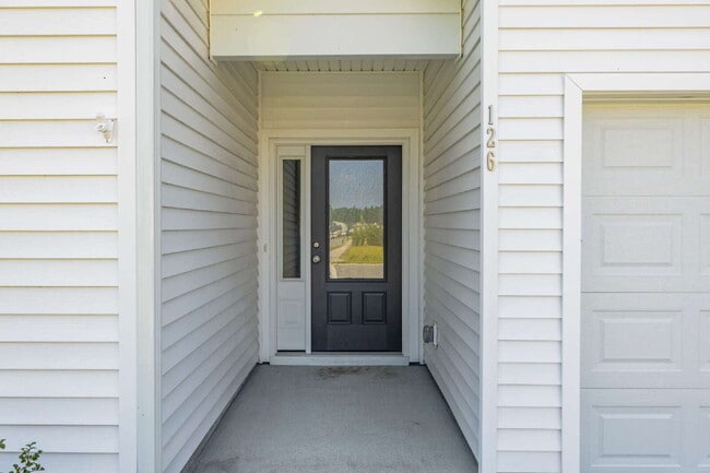 Building Photo - "Charming 3-Bed 2-Bath Residence in Telfai...