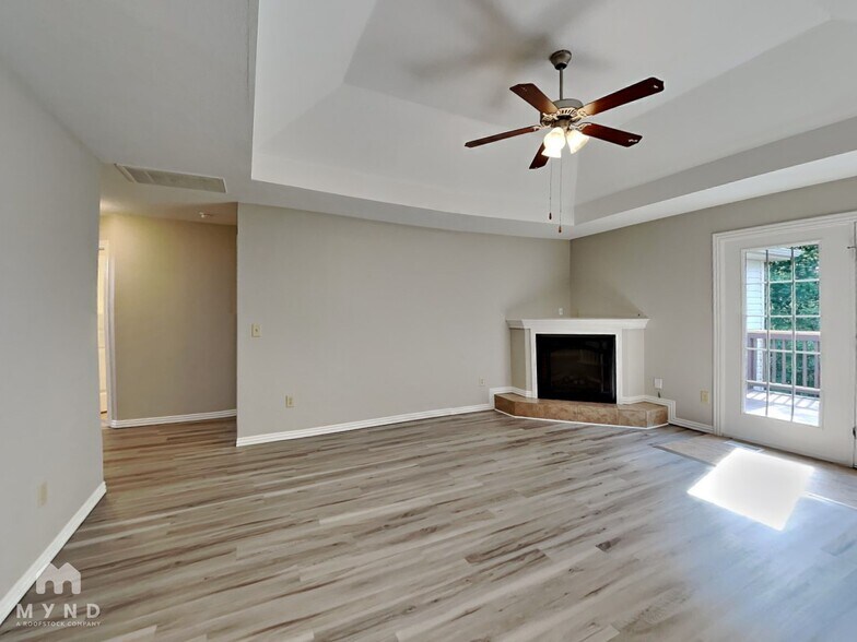 Building Photo - 111 N Peach Brook