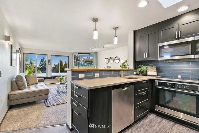 Building Photo - 2Bd/2Ba Seattle Condo
