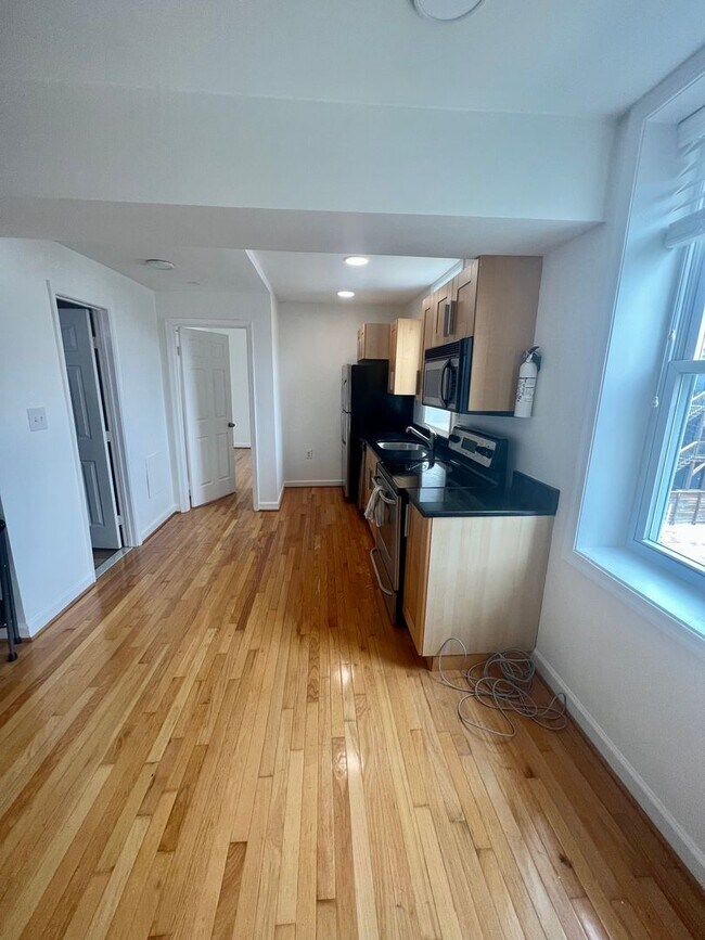 Building Photo - Charming 1-Bedroom in Eckington, DC – Prim...