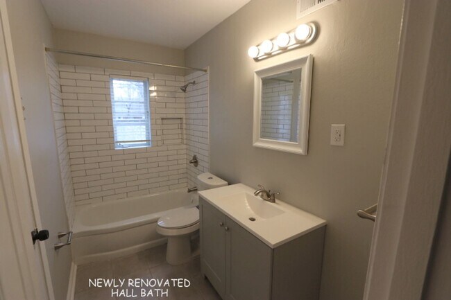 Building Photo - 1648 Ivy Rd