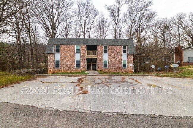 Building Photo - 2817 Colt Dr NE