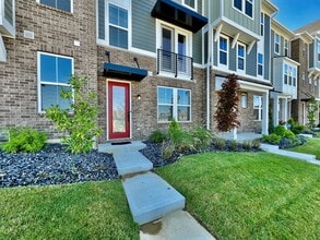 Building Photo - 4 Bedroom, Luxury living in premium location next to Liberty Center and Interstate 75