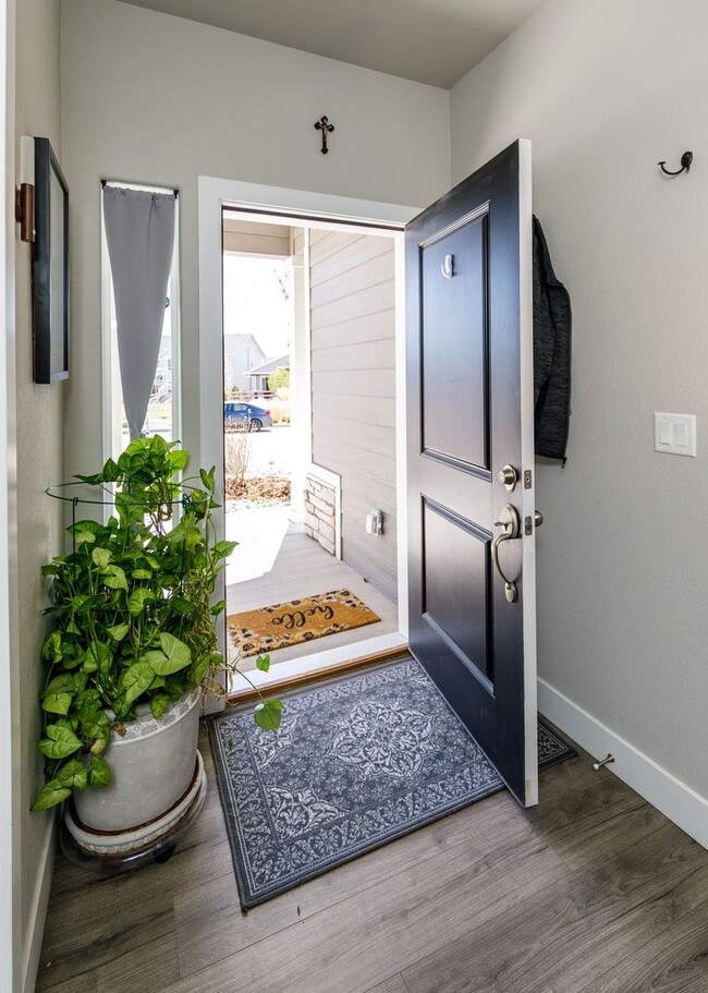 Building Photo - Luxury Ranch-Style Home for Rent | Wolf Ranch | D20 Schools | Pikes Peak Views