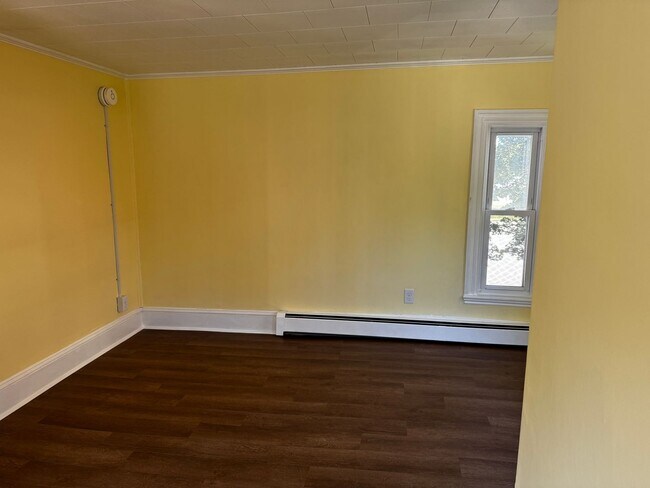 Building Photo - Spacious 3 Bedroom, 1.5 Bath House for Rent in Brewer