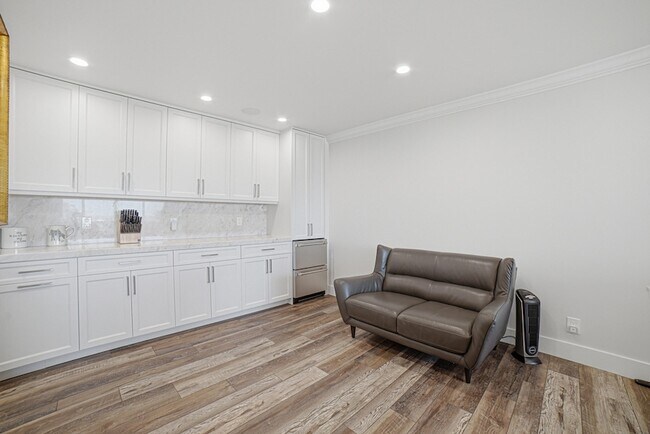 Building Photo - 111 N Pompano Beach Blvd
