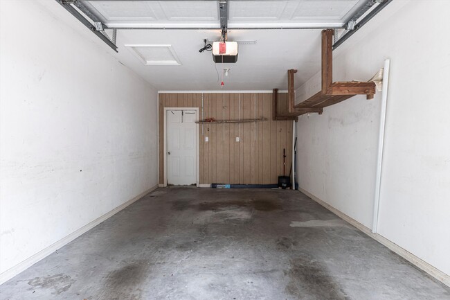 Building Photo - 6670 Ilex Cir