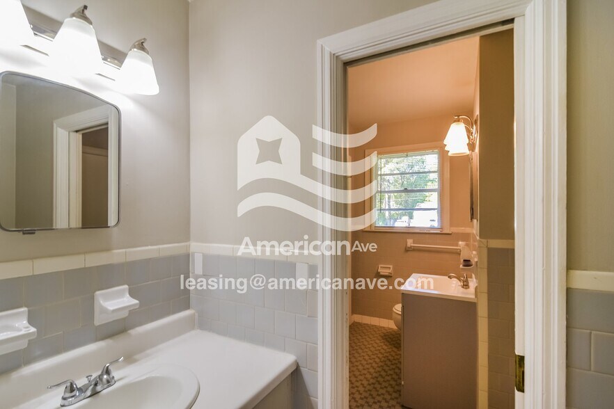 Building Photo - 2145 Meadowlane Dr