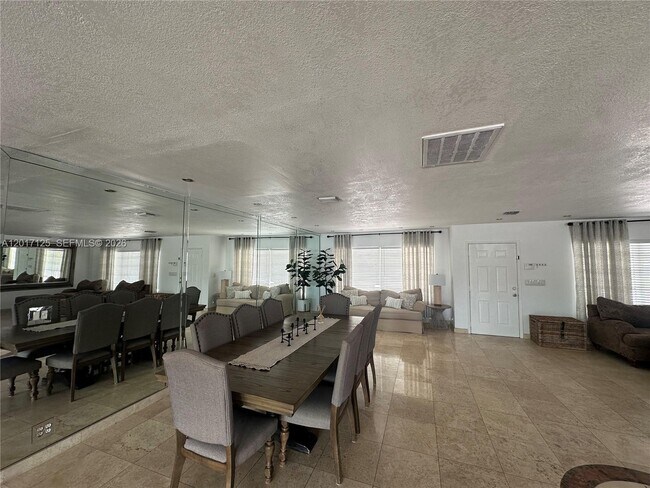 Building Photo - 2908 Bayview Dr