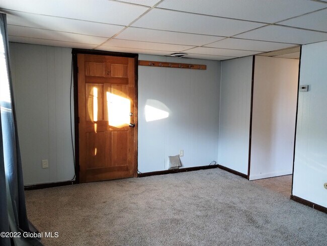 Building Photo - 844 Burden Lake Rd