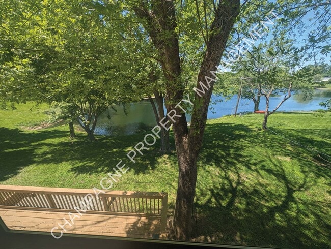 Building Photo - 4 Bedroom, 4 Bathroom Updated Home in Kansas City