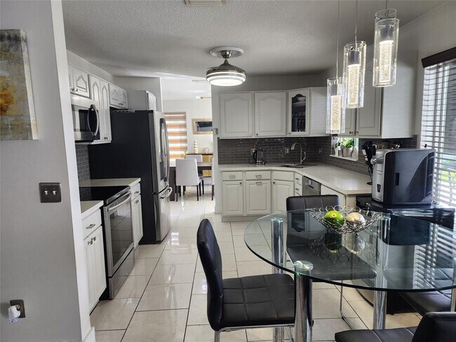 Building Photo - 9700 SW 16th Ct