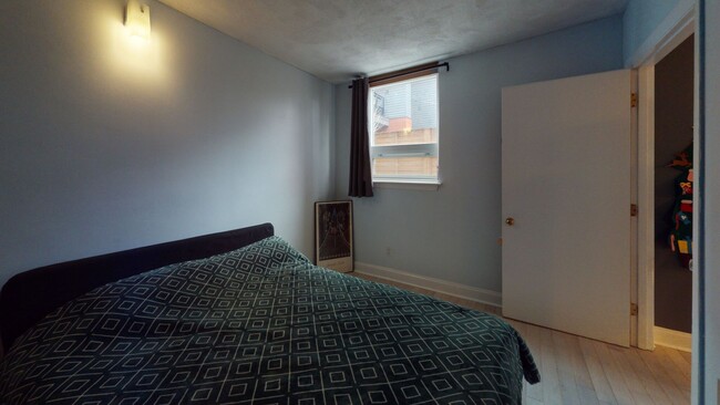 Building Photo - Cozy Brookline 2 Bed