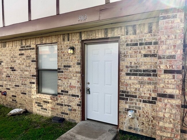 Building Photo - 3063 Olympia Dr