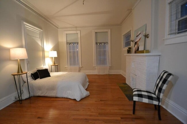 Building Photo - Beautiful Apartment Near Downtown Delaware