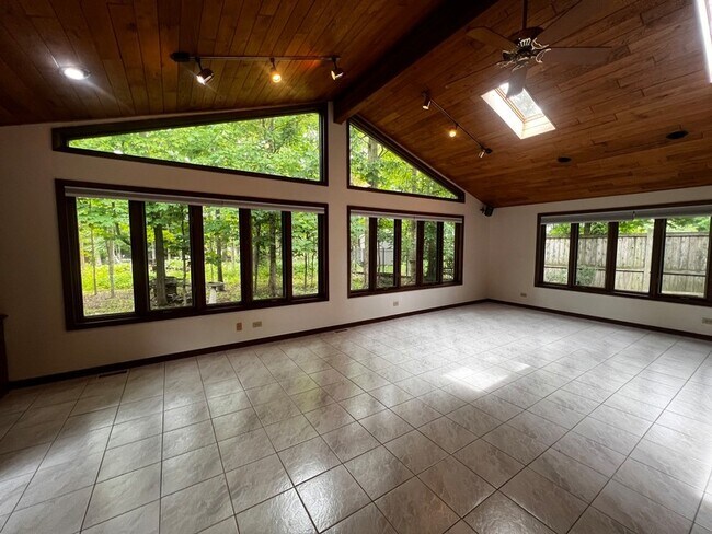 Building Photo - 809 Overlook Dr