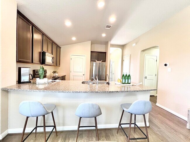 Building Photo - 11235 Silver Rose