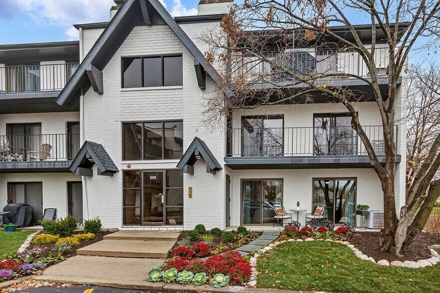 Albion on Lake Cook 500 E Constitution Dr Palatine IL 60074