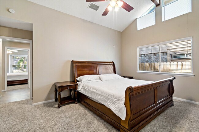 Building Photo - 9 Brentwood Oaks Ct