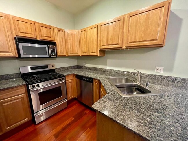 Building Photo - 2 bedroom in CHICAGO IL 60647