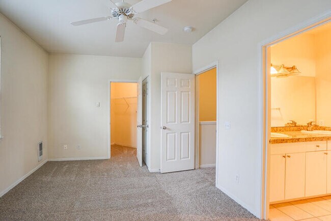 Building Photo - BEAUTIFUL CONDO ON THE COLUMBIA RIVER