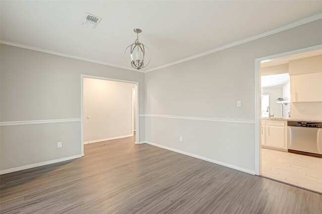 Building Photo - 910 Redway Ln