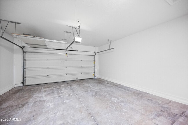 Building Photo - 10805 W Woodland Ave