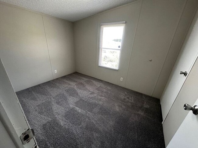 Building Photo - 4636 Rainbow Ln