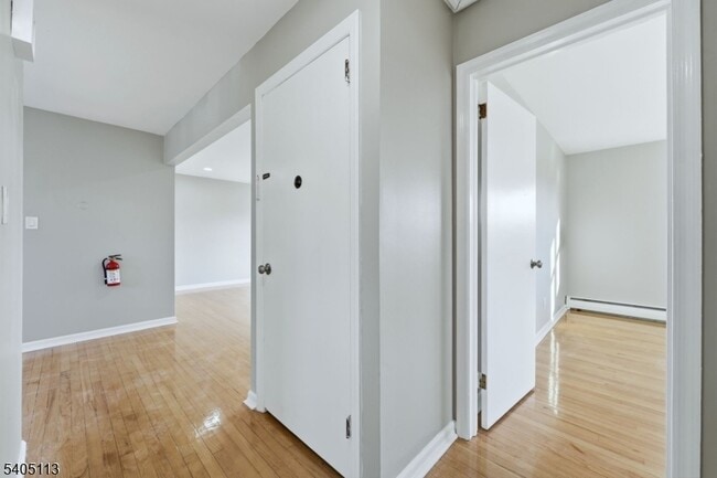 Building Photo - 5 Josh Ct