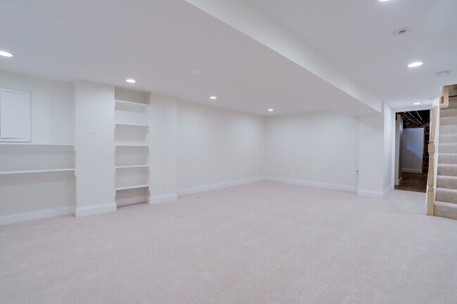 Building Photo - 1512 Swann St NW
