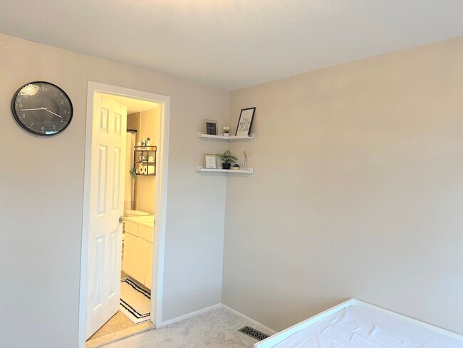 Building Photo - 3045 Moon Lake Dr