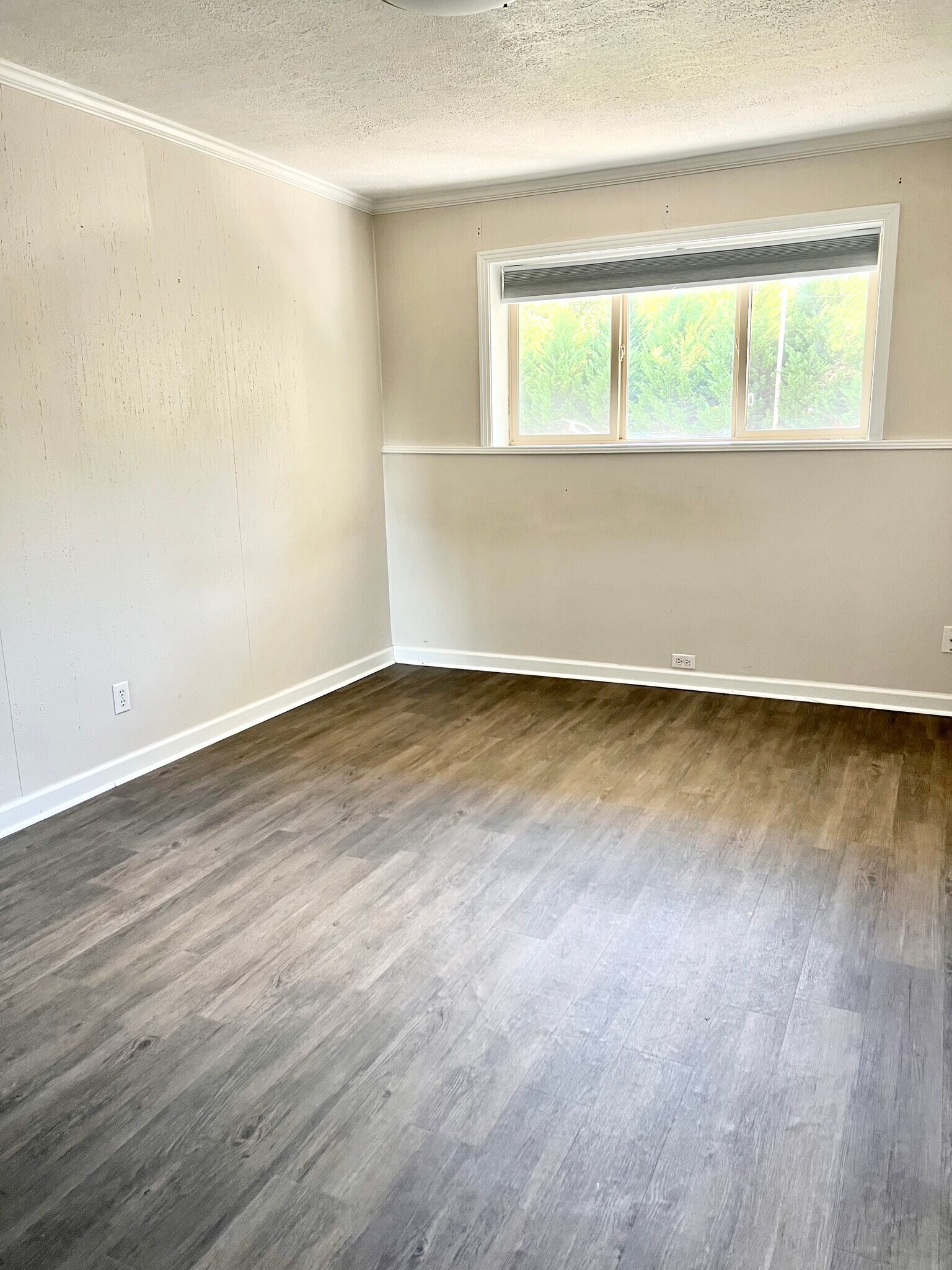 Bedroom 105 - 1045 E 10th St