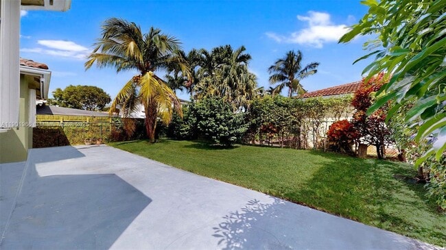 Building Photo - 12567 SW 121st Ave