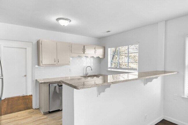 Building Photo - Gean Rise - 1 Bedroom / 1 Bathroom with Balcony/Porch