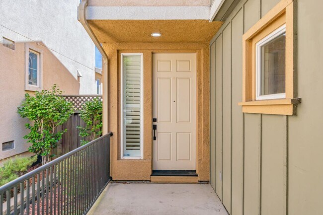 Building Photo - 2678 Deerwood Dr