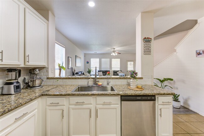 Building Photo - 25210 Hazel Ranch Dr