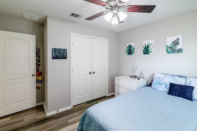 Building Photo - 904 Strickling Dr