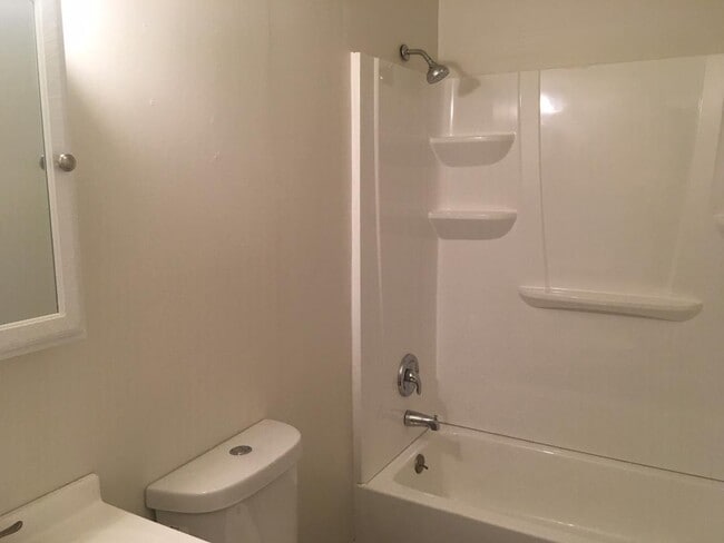 Building Photo - 245 Colonial Ave