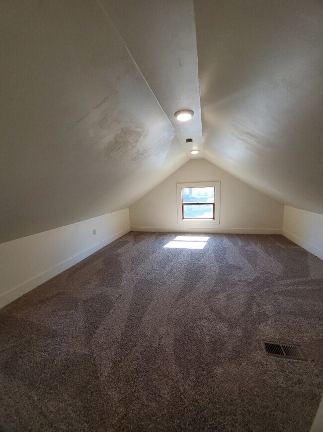 Building Photo - 6 bedroom, 3 bath near Downtown Bellingham!