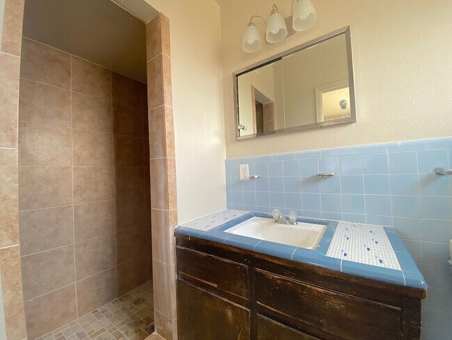 Building Photo - Northeast El Paso 4bed/2bath